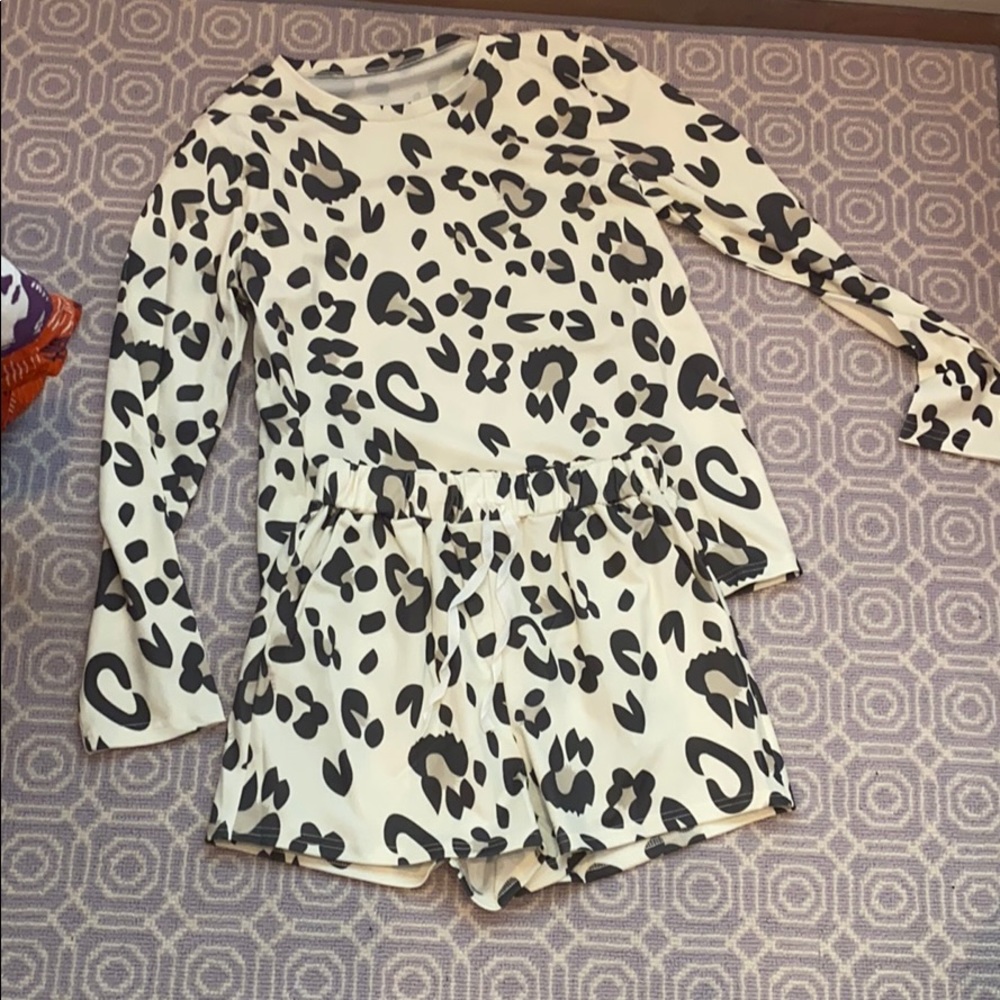 Leopard lounge set